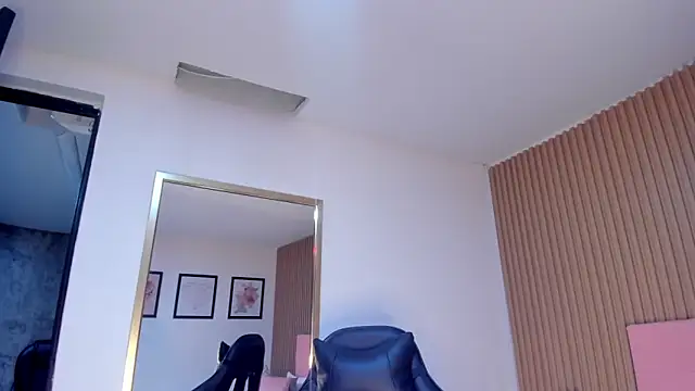 Dakota diaz  online show from February 27, 2025, 11:59 pm