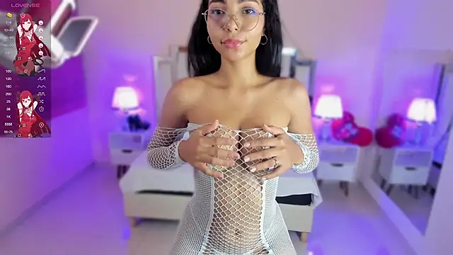 lauramartin1 online show from March 16, 2025, 12:34 am