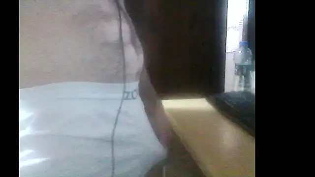 MORENOGOSTOSO12345 online show from April 7, 2026, 5:57 pm