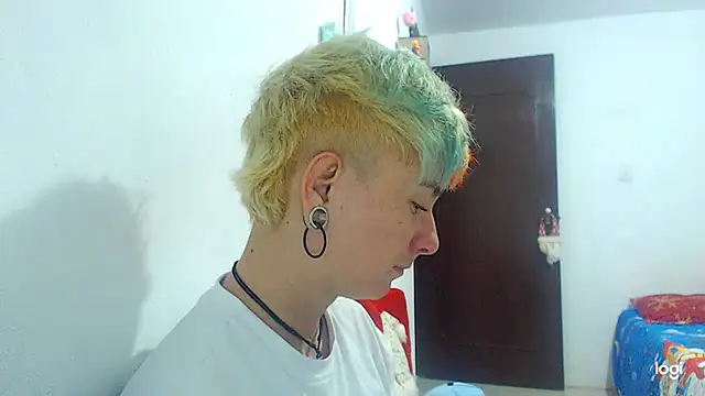 tomboyblue online show from December 4, 2024, 2:09 am