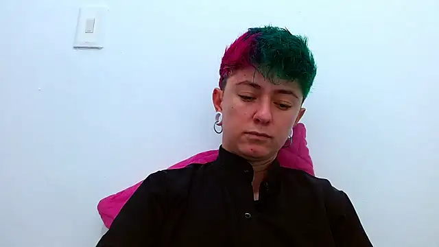 tomboyblue online show from November 30, 2025, 2:32 pm