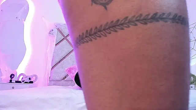 Snapshot of queenie_star chatting on October 30, 2025, 9:15 pm queenie star online show from October 30, 2025, 9:15 pm