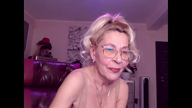 Snapshot of HornyMilf_555 chatting on October 7, 2025, 12:46 pm HornyMilf 555 online show from October 7, 2025, 12:46 pm