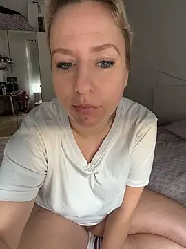 MariaValentine online show from February 7, 2026, 7:34 am