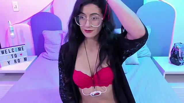 SophieGomez22 online show from February 16, 2025, 2:32 pm