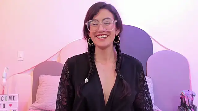 SophieGomez22 online show from February 20, 2025, 2:13 pm