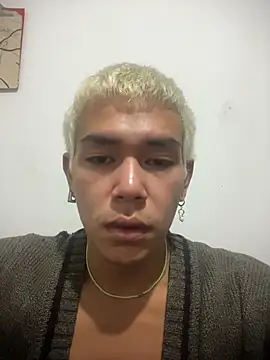 Snapshot of GianniStreet chatting on December 5, 2025, 6:00 am GianniStreet online show from December 5, 2025, 6:00 am