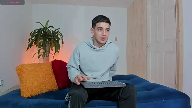 Ares Johnson online show from November 3, 2025, 3:13 pm