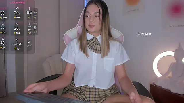 LittleSofia  online show from January 31, 2025, 8:12 pm