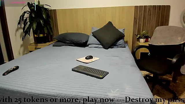 rebeca cortez  online show from February 9, 2026, 9:19 pm