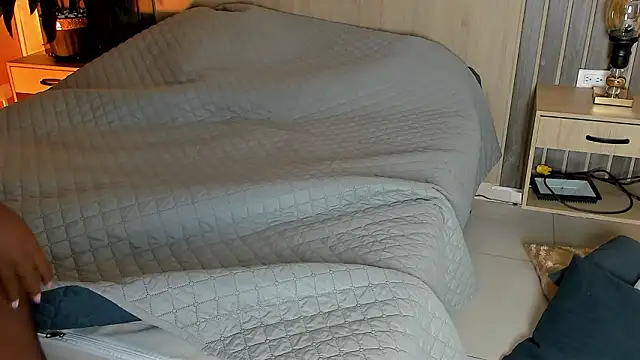 rebeca cortez  online show from March 13, 2026, 7:31 pm