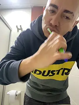 DanielGomez9 online show from December 27, 2024, 1:00 am