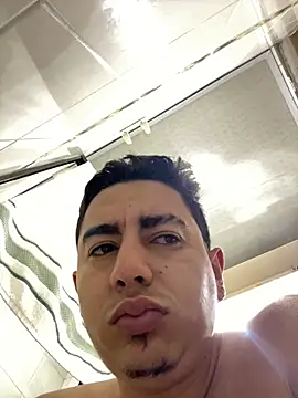 DanielGomez9 online show from February 18, 2025, 12:49 pm