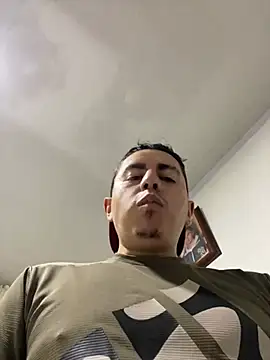 DanielGomez9 online show from February 19, 2025, 3:50 am