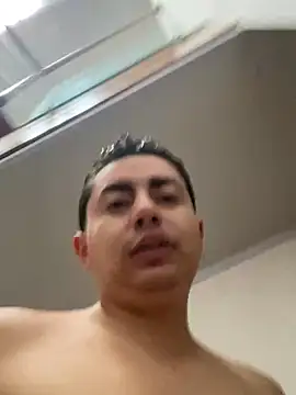 DanielGomez9 online show from February 25, 2025, 12:13 pm