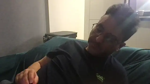 Robin007 online show from February 27, 2026, 9:04 pm