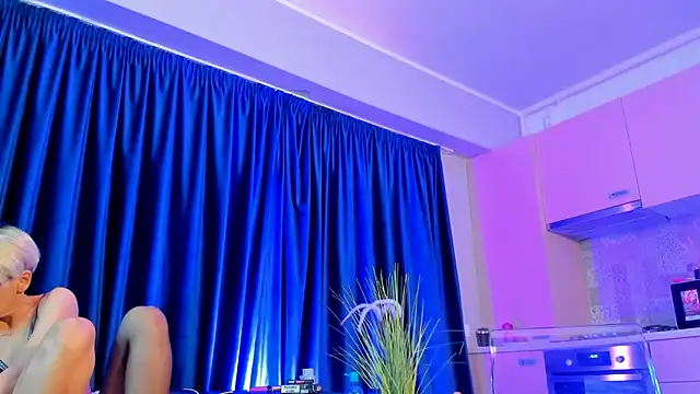 RosaCatalleya online show from November 11, 2025, 6:02 am