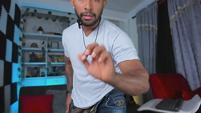 Couple muscle1 online show from December 1, 2025, 1:43 am