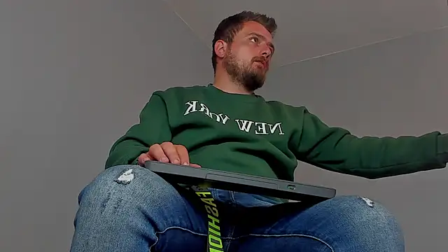 Snapshot of Master_Mark_Wayne chatting on November 3, 2025, 12:06 pm Master Mark Wayne online show from November 3, 2025, 12:06 pm