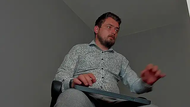 Snapshot of Master_Mark_Wayne chatting on November 4, 2025, 12:10 am Master Mark Wayne online show from November 4, 2025, 12:10 am