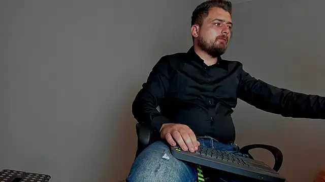 Snapshot of Master_Mark_Wayne chatting on November 11, 2025, 5:02 pm Master Mark Wayne online show from November 11, 2025, 5:02 pm