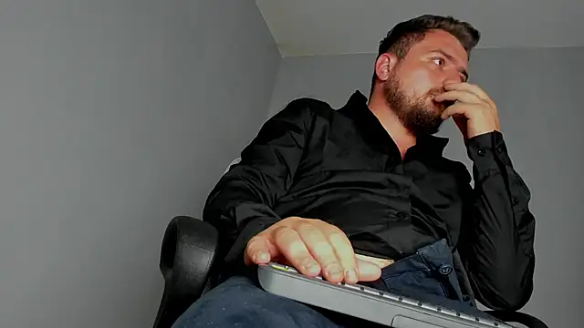 Snapshot of Master_Mark_Wayne chatting on November 13, 2025, 12:31 am Master Mark Wayne online show from November 13, 2025, 12:31 am