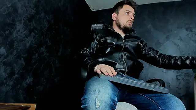 Snapshot of Master_Mark_Wayne chatting on December 16, 2025, 3:39 pm Master Mark Wayne online show from December 16, 2025, 3:39 pm