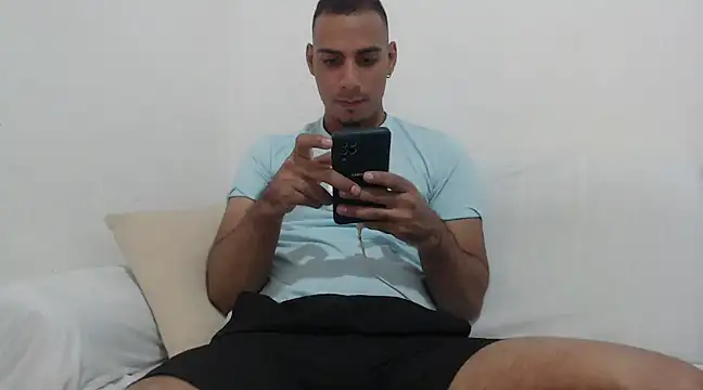 Snapshot of bonehur chatting on February 15, 2025, 8:33 pm bonehur online show from February 15, 2025, 8:33 pm