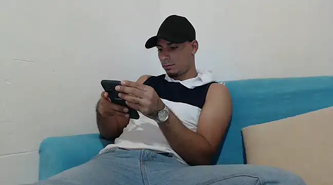 Snapshot of bonehur chatting on February 18, 2025, 8:14 pm bonehur online show from February 18, 2025, 8:14 pm