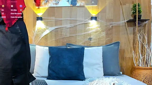 marianaa90 online show from October 31, 2025, 2:18 pm