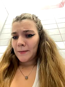 Snapshot of Holy_Tereza chatting on October 3, 2025, 3:42 pm Holy Tereza online show from October 3, 2025, 3:42 pm