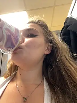 Snapshot of Holy_Tereza chatting on October 11, 2025, 6:28 pm Holy Tereza online show from October 11, 2025, 6:28 pm