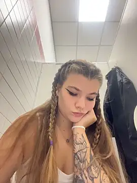 Snapshot of Holy_Tereza chatting on November 2, 2025, 3:36 pm Holy Tereza online show from November 2, 2025, 3:36 pm