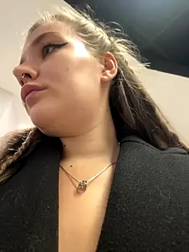 Snapshot of Holy_Tereza chatting on November 9, 2025, 3:43 pm Holy Tereza online show from November 9, 2025, 3:43 pm