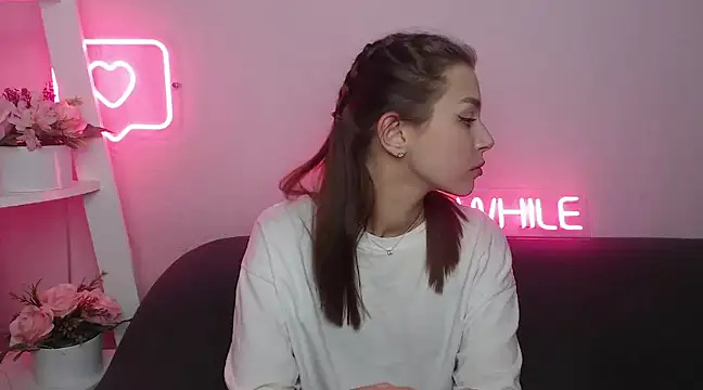 MilanaAngelAs online show from January 28, 2025, 5:43 am