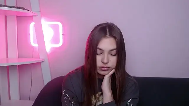 MilanaAngelAs online show from April 6, 2026, 7:37 pm