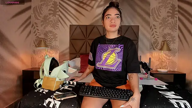 Vicky Palmer online show from January 21, 2025, 8:43 pm