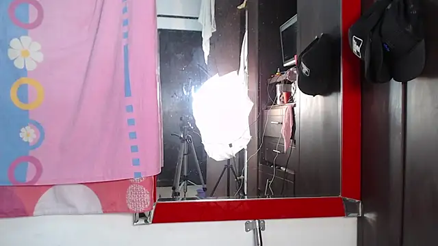 lizandandrew hot online show from March 1, 2025, 4:37 am