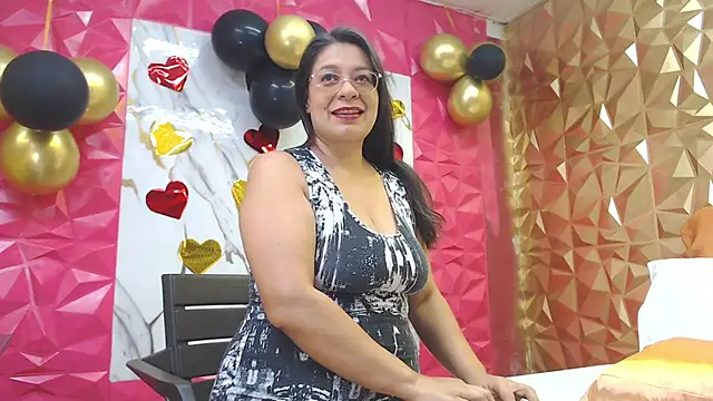 MiaCallie online show from November 20, 2025, 6:40 pm