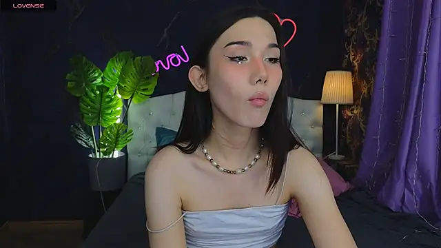 Kaia Sunshine Mia online show from December 4, 2024, 4:27 pm