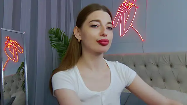 NicoleRosss online show from June 3, 2026, 11:57 am