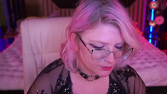 CoolTatis online show from November 18, 2025, 8:08 am