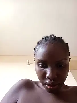 Snapshot of zainabsmile chatting on July 16, 2026, 12:33 pm zainabsmile online show from July 16, 2026, 12:33 pm