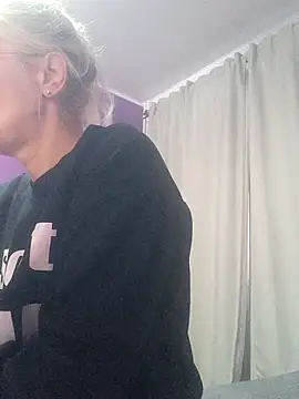 Snapshot of BritneyHudson chatting on September 20, 2025, 4:13 am BritneyHudson online show from September 20, 2025, 4:13 am