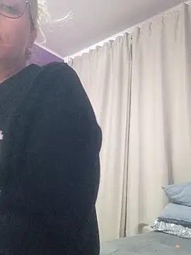 Snapshot of BritneyHudson chatting on September 26, 2025, 2:04 am BritneyHudson online show from September 26, 2025, 2:04 am