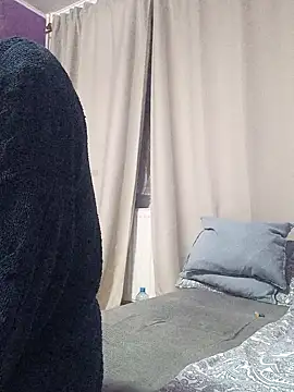 Snapshot of BritneyHudson chatting on October 14, 2025, 1:06 am BritneyHudson online show from October 14, 2025, 1:06 am