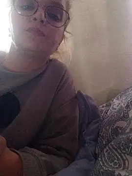 Snapshot of BritneyHudson chatting on October 18, 2025, 1:34 pm BritneyHudson online show from October 18, 2025, 1:34 pm