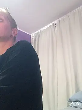 BritneyHudson online show from December 3, 2025, 5:44 pm