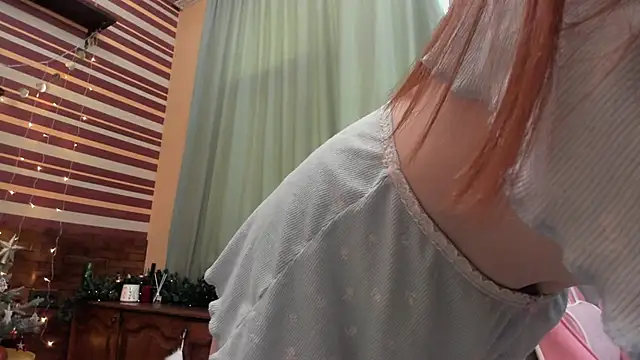 MilanaMua online show from December 14, 2025, 7:47 am