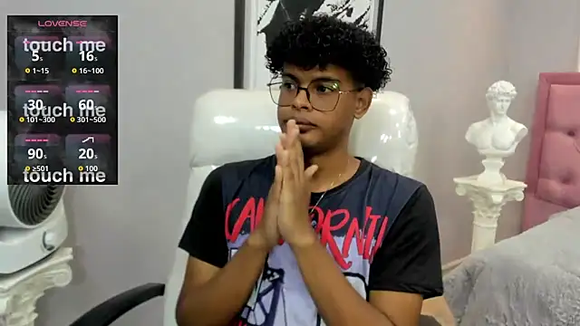 Snapshot of boylittle19cm chatting on November 8, 2025, 12:38 pm boylittle19cm online show from November 8, 2025, 12:38 pm